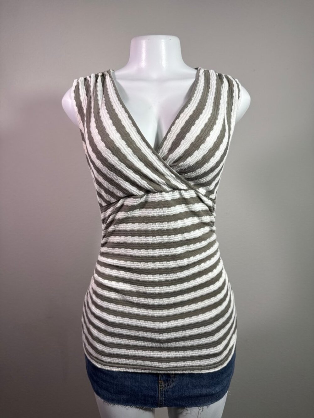 Ann Taylor striped sleeveless surplice top – Women's Used Clothing